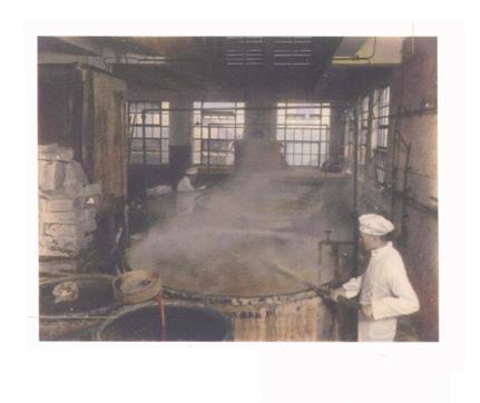 15、当时工厂生产场景